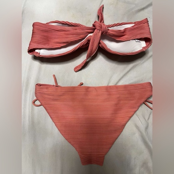 Bikini set - Picture 2 of 2